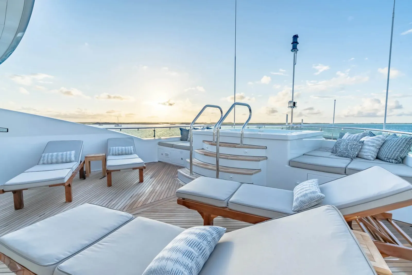 ZOOM ZOOM ZOOM view 3