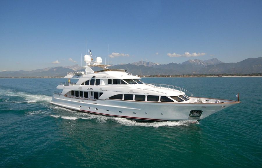 Riva 1. Яхты Benetti Classic 121. Benetti 37m. Яхта 100 футов. Benetti Beyond 37m.