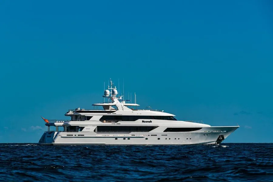 40m to 50m Luxury Yachts for Charter (131ft to 164ft Yachts) - IYC