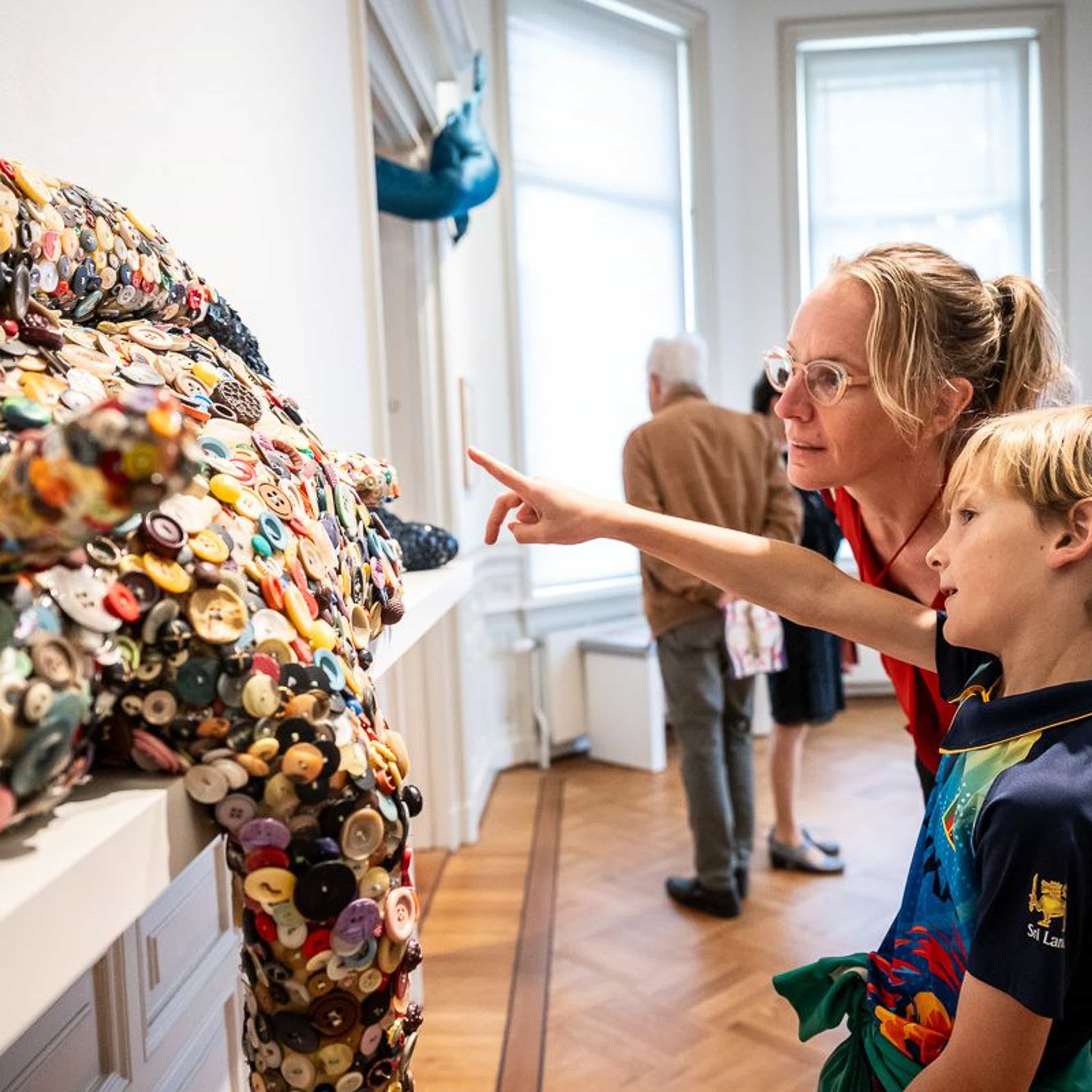 TS250913 MJC Puppet Masters 1244