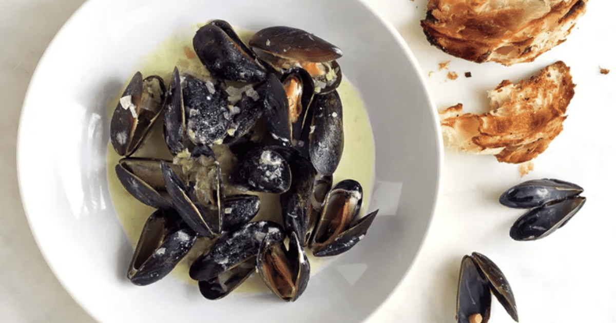 J. Lohr | BBQ’d Mussels in White Wine