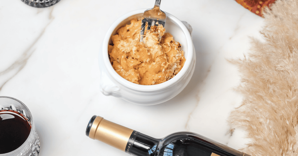J. Lohr | Caramelized Onion Mac and Cheese