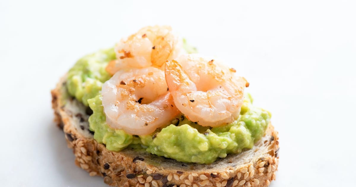 J. Lohr | Chardonnay-Poached Shrimp Salad with Avocado and Papaya
