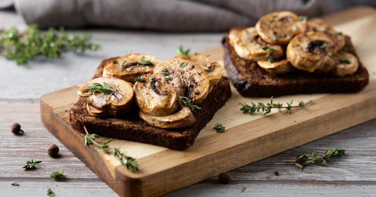 J. Lohr | J. Lohr Arroyo Vista Chardonnay Creamed Mushrooms on Toast