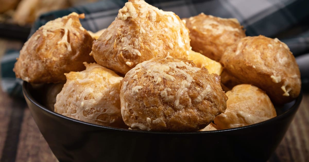 J. Lohr | Rye Gougères with Prosciutto, Arugula and Fig Compote