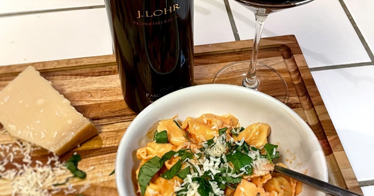 J. Lohr | Tomato Basil Cheesy Tortellini Recipe
