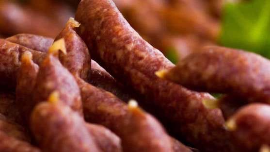 Linguiça artesanal com especiarias