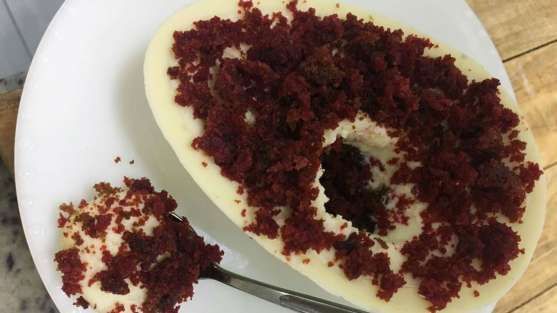 ovo de páscoa recheado com bolo red velvet