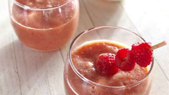 suco de maçã com frutas vermelhas