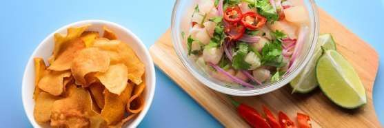 ceviche com chips de batata-doce