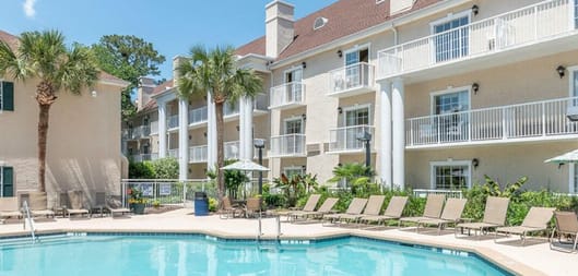 Palmera Inn & Suites