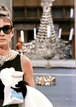 60 Anos de Bonequinha de Luxo- Relembre os Melhores looks de Audrey Hepburn 