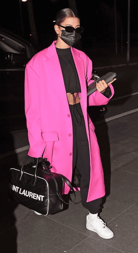 Por dentro dos looks de Hailey Bieber
