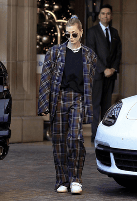 Por dentro dos looks de Hailey Bieber
