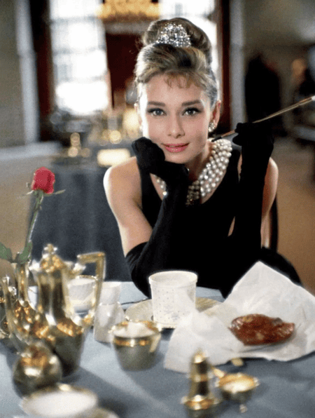 60 Anos de Bonequinha de Luxo- Relembre os Melhores looks de Audrey Hepburn