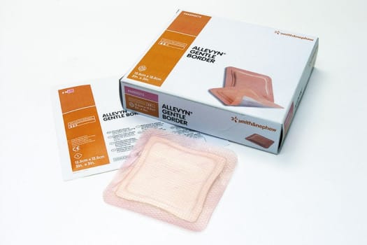 Allevyn Gentle Border, skumbandage med silikonegelklæber, steril, 10 cm x 10 cm