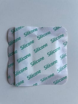 Kliniderm Foam Silikone Border, skumbandage, steril, 10 cm x 10 cm
