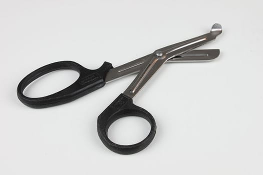 Medicon, saks, Universal med sort skaft, 18 cm