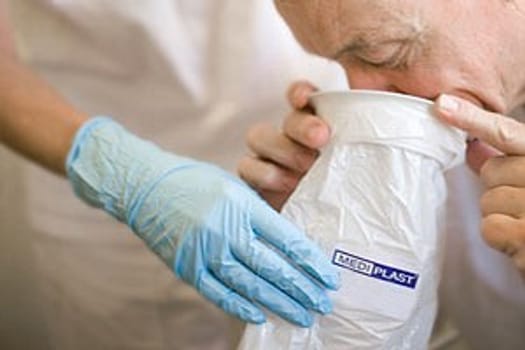 Mediplast, dispenser til opkastningspose, plastik