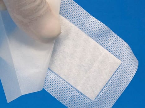 Primapore, plaster non woven med sårpude 2,5x4cm, steril, 5 cm x 7,2 cm