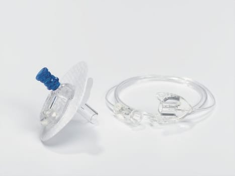 Accu-Chek Flexlink, infusionssæt med vinkelret kanyle, blød, steril, 8 mm kanyle, 60 cm slange