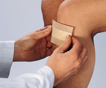 Curaplast, plaster med kompres, beige, 4 cm x 5 m