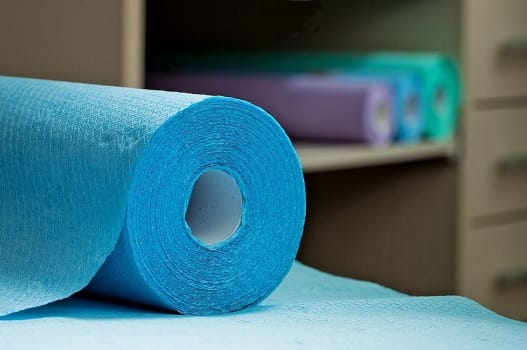 MedixPro P, 2-lags lejepapir, perforeret, blå, 36gr/m2, 50 cm x 50 m