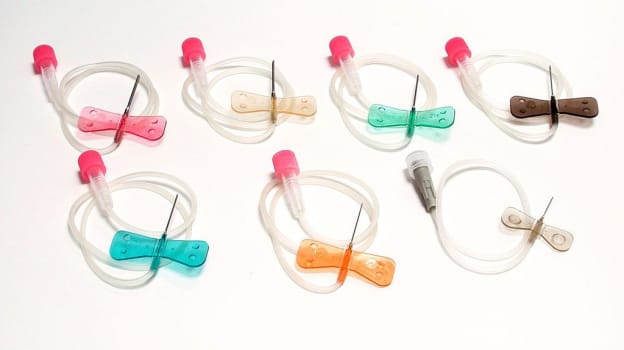 Surflo, skalpvenekanyle, blå, steril, 30 cm slange, 23G x 3/4in , 0,6 mm x 19 mm