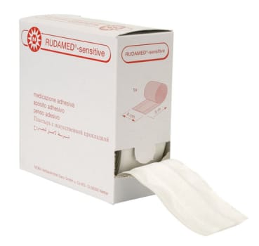 Rudamed Sensitive, fikseringsplaster med kompres, hvid, non woven, 4 cm x 5 m