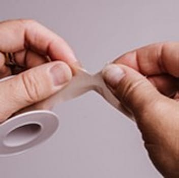 Spycra Sil-Tape, Fikseringstape med silikoneklæb, på rulle, beige, 2,5 cm x 300 cm