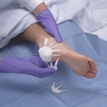 Tegaderm Foam, skumbandage, med klæb, sårpude 3,1x3,8cm steril, 6,9 cm x 7,6 cm