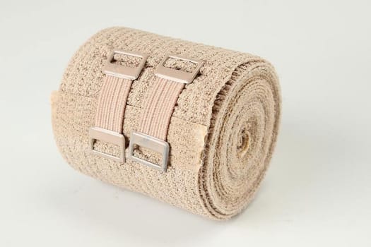 Dauerbind K, 58% bomuld, 24% polyamid,8% elasthan, 10% viscose, 6 cm x 7 m