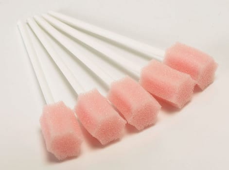 Mediq, mundplejepinde m. svamp,plast, lyserød,ps. a 5 stk, 10 cm