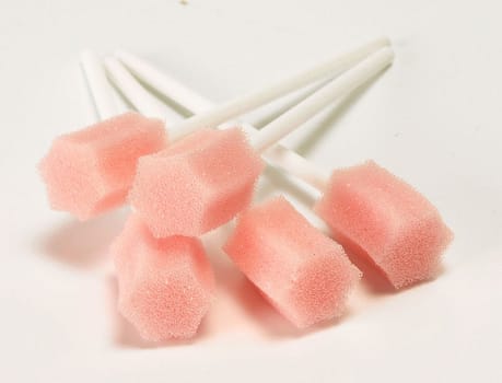 Mediq, mundplejepinde m. svamp,plast, lyserød, 10 cm