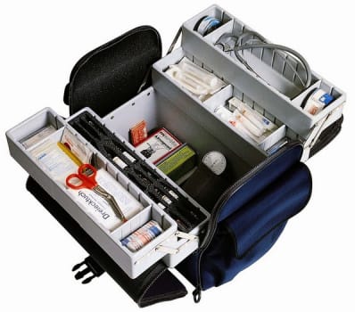 The Alternative lægetaske, kunststof rød m/ruminddeling og skulderstrop, 40 cm x 24 cm x 36 cm