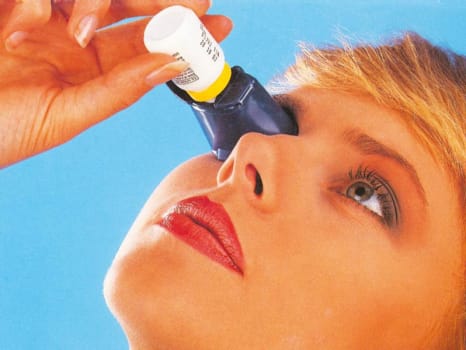 Autodrop, flaskeholder til øjendrypning