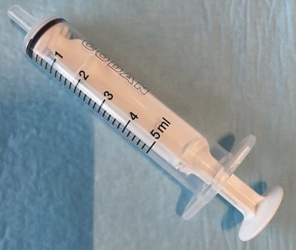 Codan 3-komponentsprøjte, L/S, centrisk, 5 ml, 0,5 ml grad., steril, 5 ml