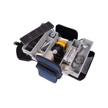 The Alternative lægetaske, kunststof sort m/ruminddeling og skulderstrop