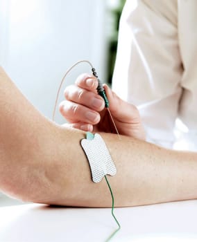EMG-neulaelektrodi 30 x 0,35 mm 28G lila