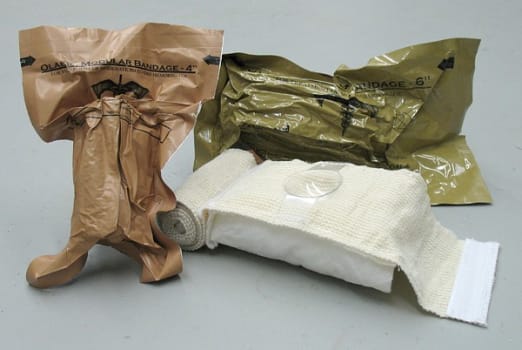 Førstehjelp OLAES 4in bandasje m/øyekopp 10cm