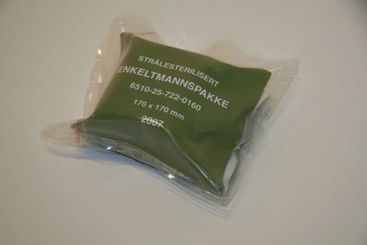 Førstehjelp enkeltmannspakke 17x17cm grønn