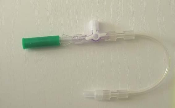 Förlängningsslang nefrostomi 15cm slang med luer lock 3-vägskran