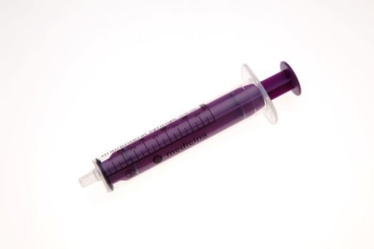 Medicina spruta oraltip 10ml steril lila engångs 100 stycken