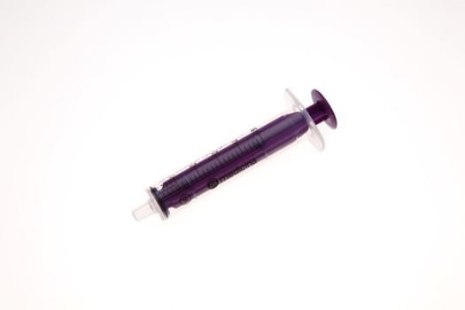 Medicina spruta oraltip 5ml steril lila engångs 100 stycken