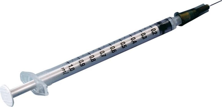 Spruta Plastipak 1ml löstagbar kanyl 0,45x10mm brun. Steril, PVC-fri