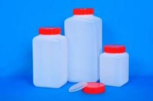 Flaska 2700ml rektangulär hdpe med skruvlock graderad brun