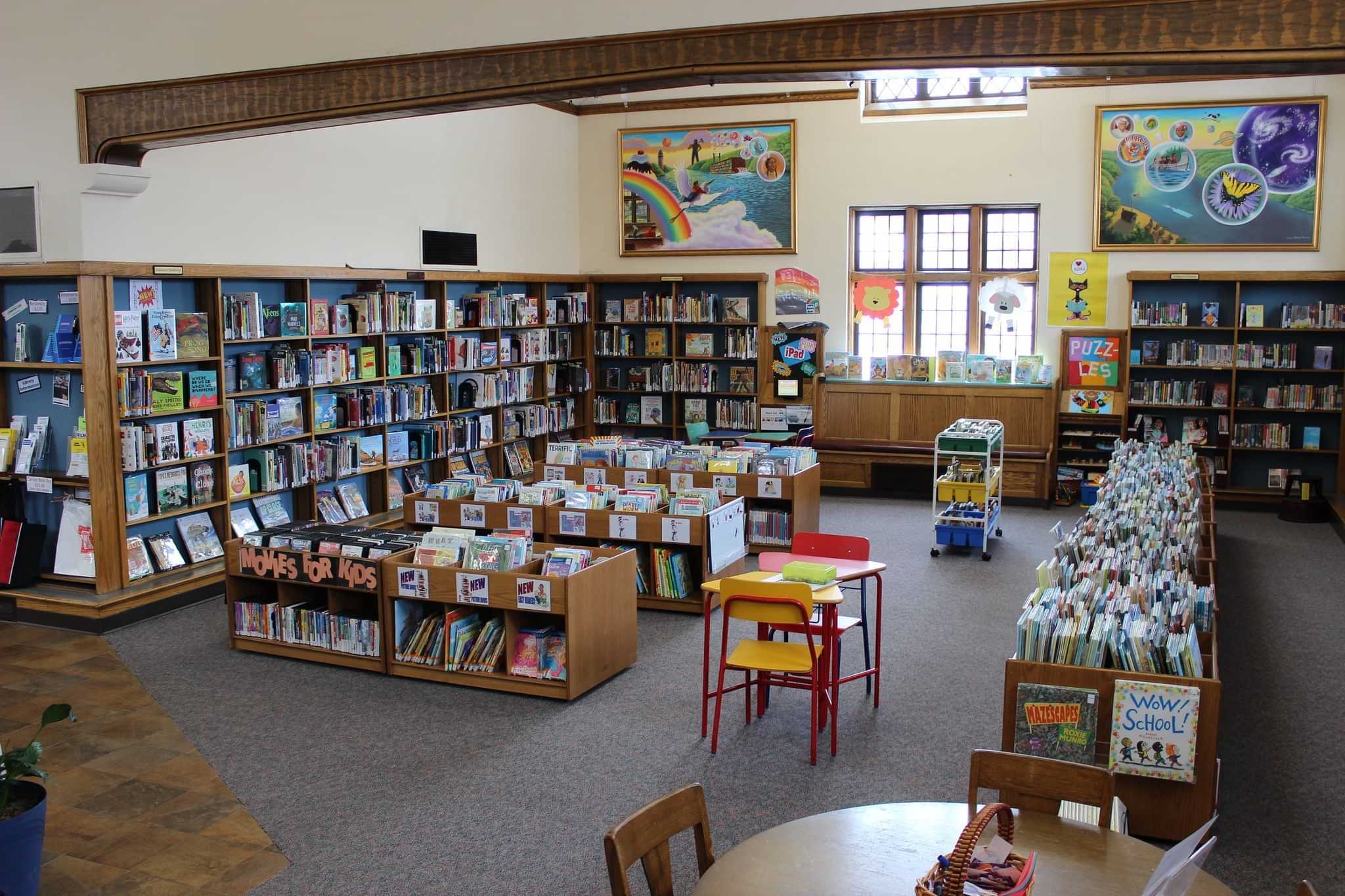  Entenda a importância da biblioteca escolar no desenvolvimento da criança 