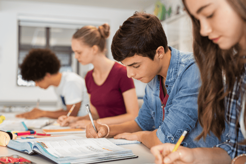  Matrículas no ensino médio integral crescem 242% no Brasil 