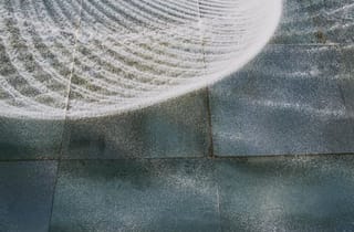 <span class="artist">Sandra Selig</span><span class="title"> Returning eye (detail)</span><span class="year"> 2020</span>, <span class="medium">Salt on hot rolled steel</span>, <span class="dimen">415 x 415 cm</span>