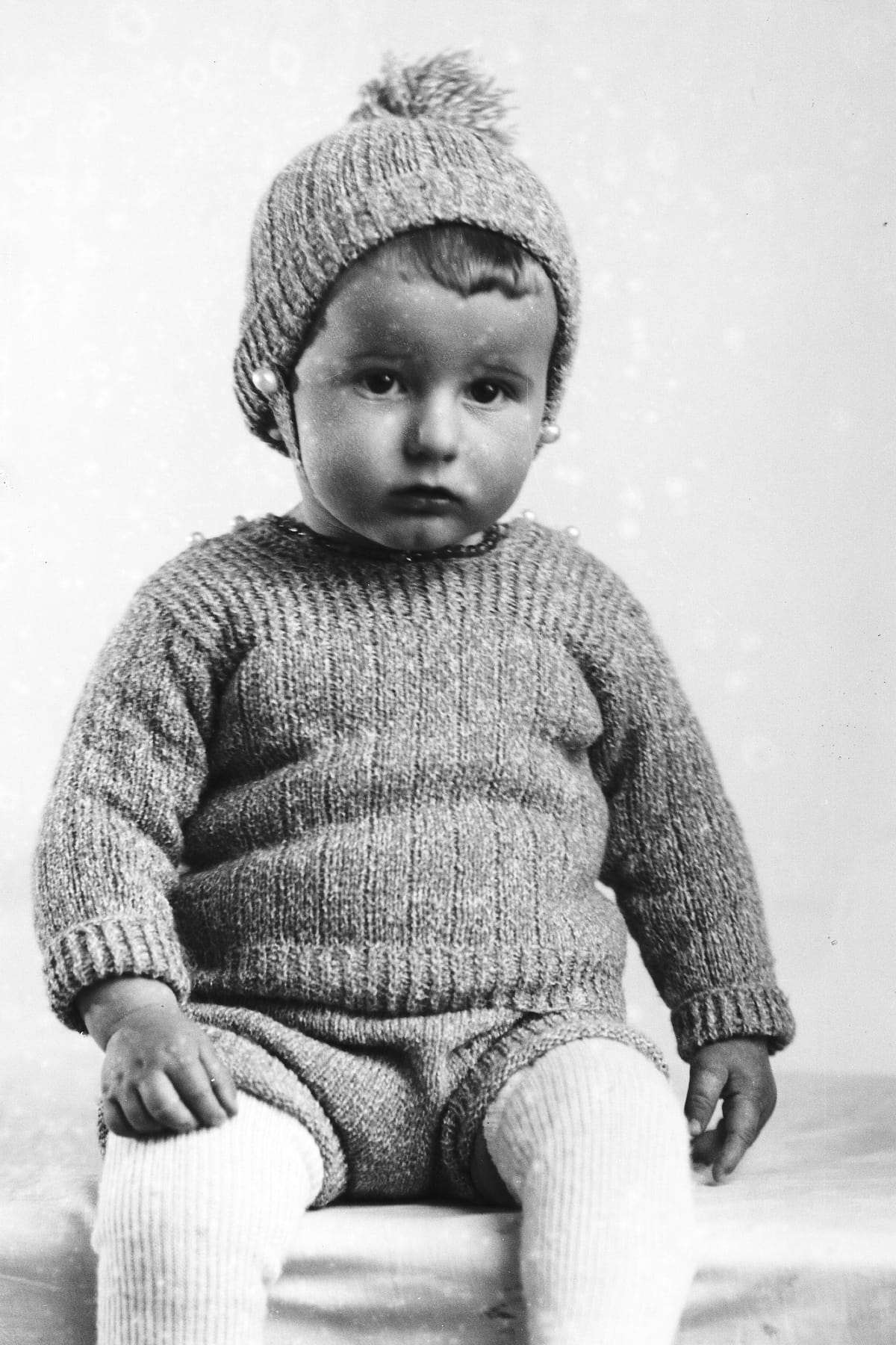 © Museum Appenzell_Kleinkind in Gestricktem_Foto Werner Bachmann um 1930